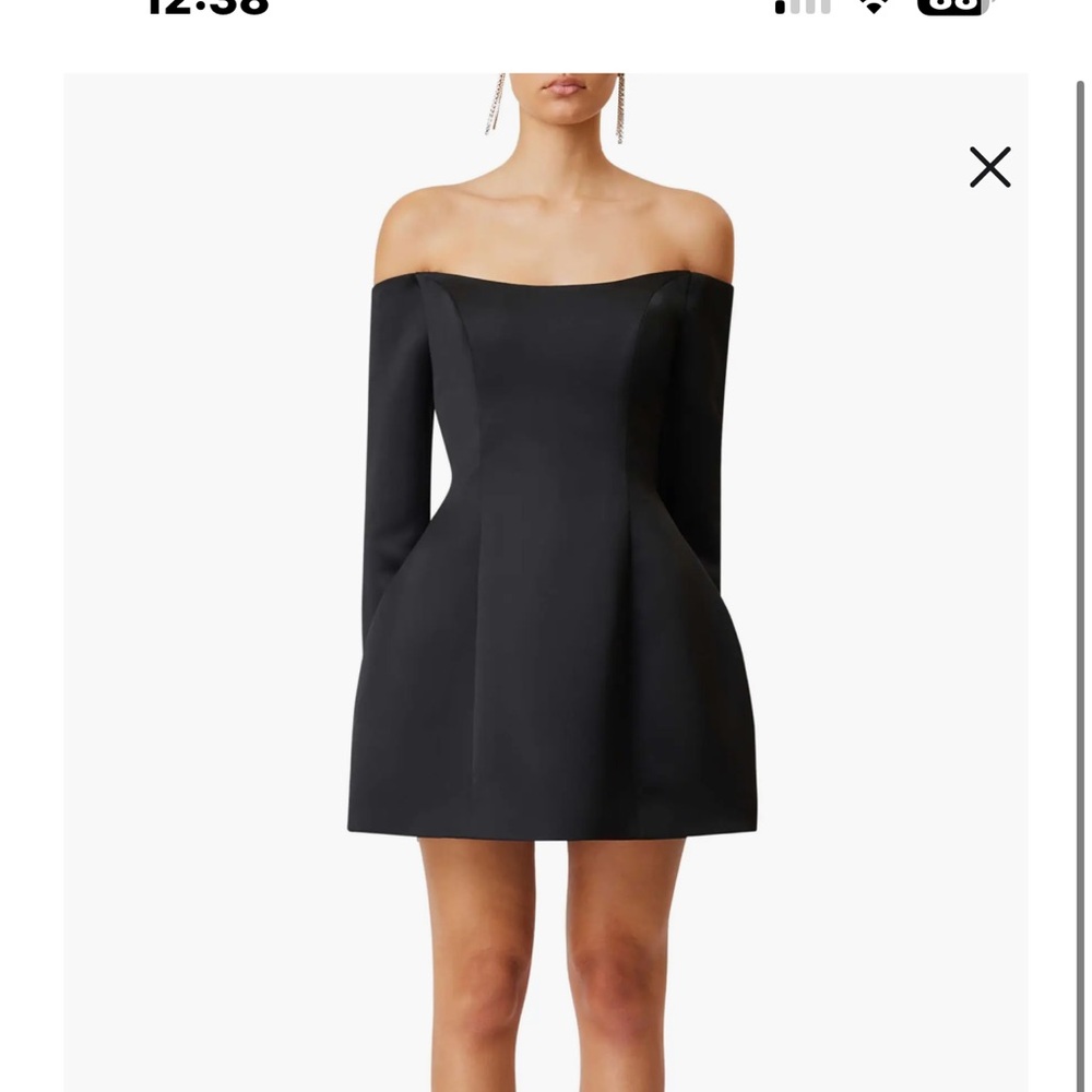 Elliatt Black Off-Shoulder Long Sleeve Dress
